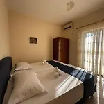 Ion Sea View 아파트 사밀
